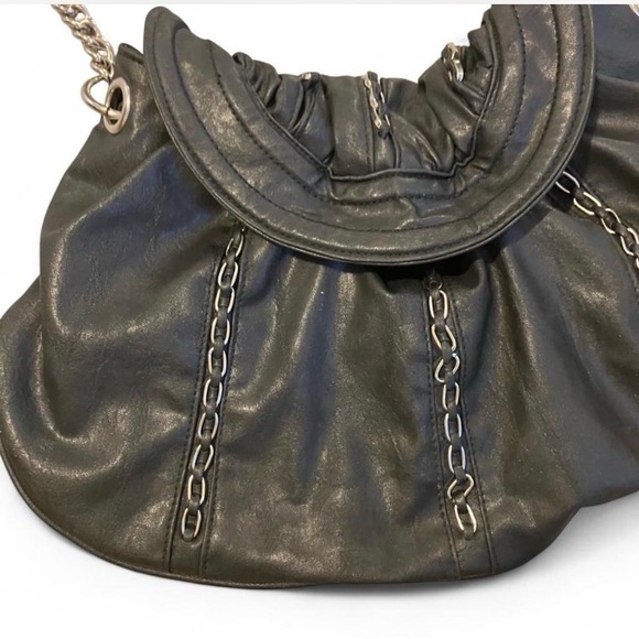 Elegant Black Chain-Embellished leather Women's Bag - Picture 2 of 4